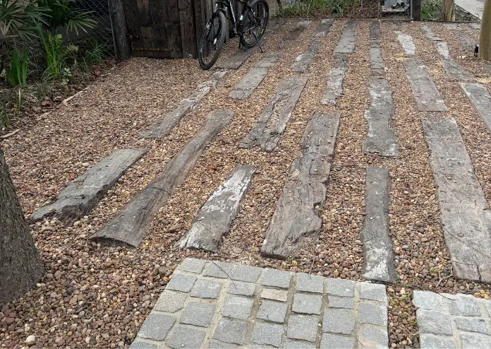 Acceso vehicular profesional en quebracho